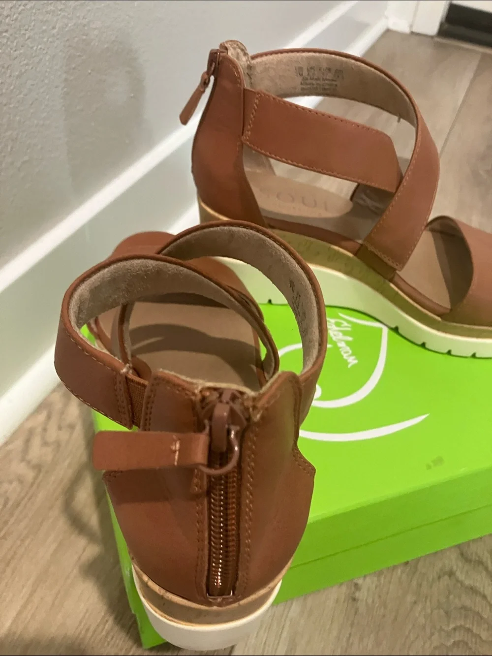 Soul Naturalizer Tan Leather Wedge zipper back sandals